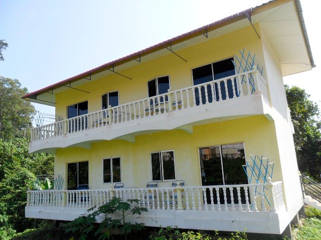 YellowHouse_FrontView2
